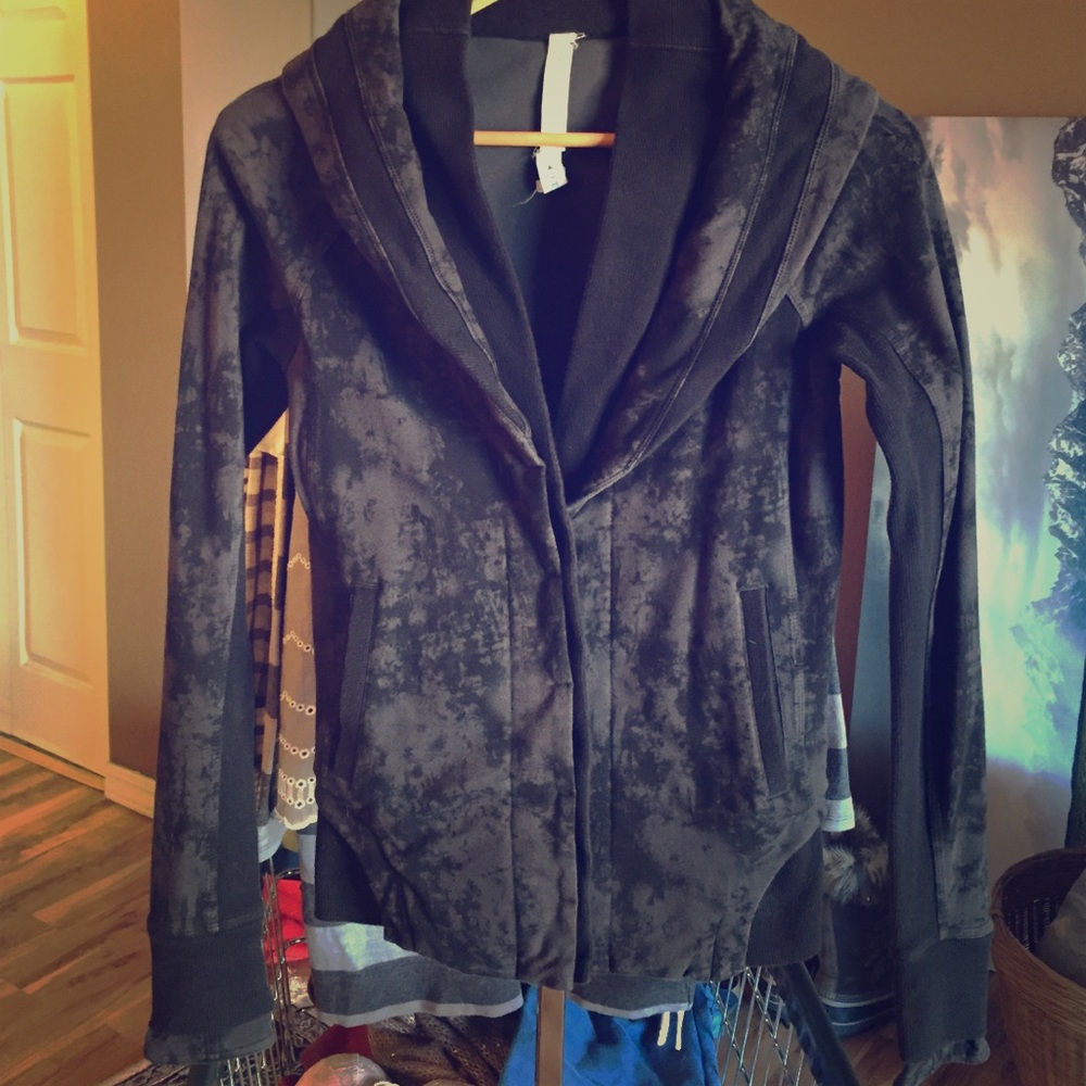 Lululemon Black & Gray Abstract Lined Yoga Jacket